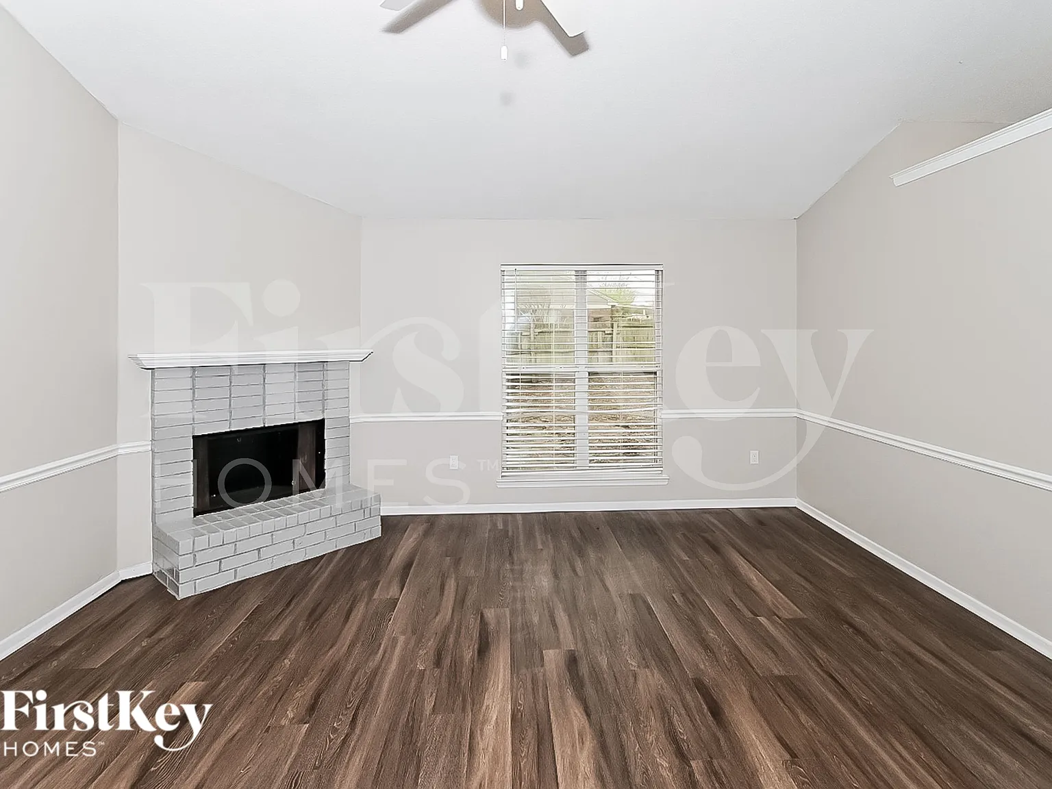 3 bed, 2.0 bath, 1400 sqft, $1,555 — Photo 3