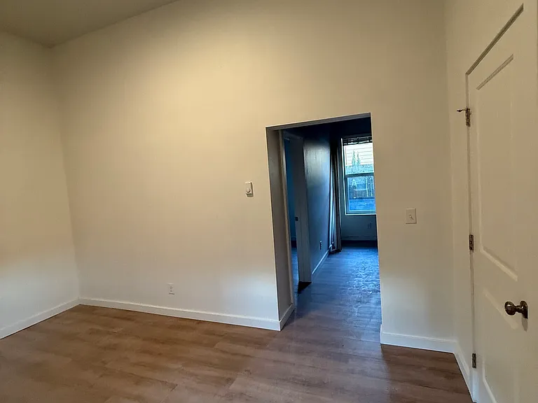 3130 Broadway — Photo 10