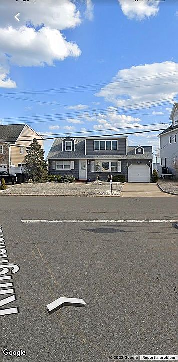 1st image of 561 Bayview Dr
