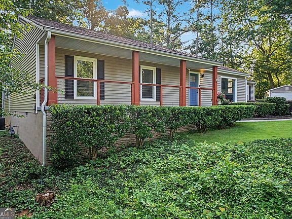 3rd image of 480 Surrey Pl