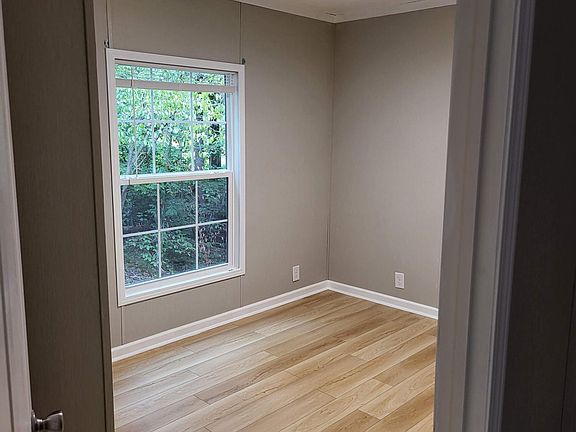 3rd image of 1015 Laine Rd