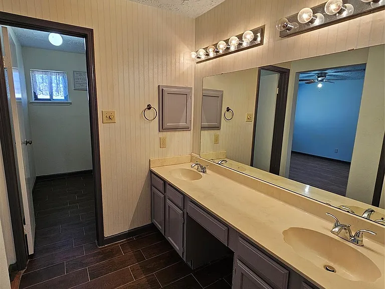 8319 Wind Veil Dr — Photo 38