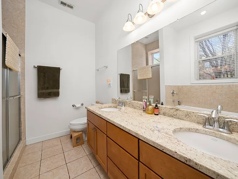 2459 W Augusta Blvd #2 — Photo 21