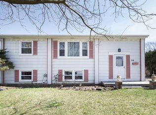 114 Adobe Cir, Carpentersville, IL 60110