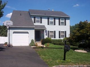 4 Algonquin Trl, Branchburg, NJ 08876