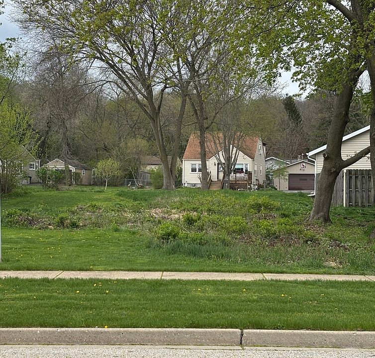 1st image of 1210 Merrill Ave