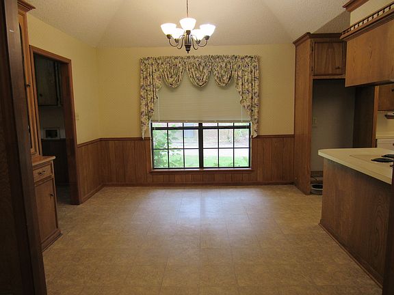 3rd image of 4000 Timberwood Dr
