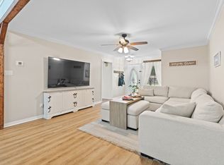 305 College St, Joshua, TX 76058