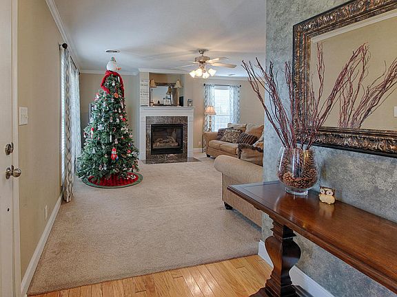 3rd image of 837 Tanner Ln