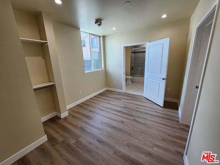 2726 S Cochran Ave #101 — Photo 17