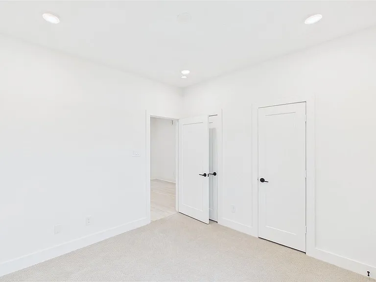9609 Valeca Dr — Photo 27