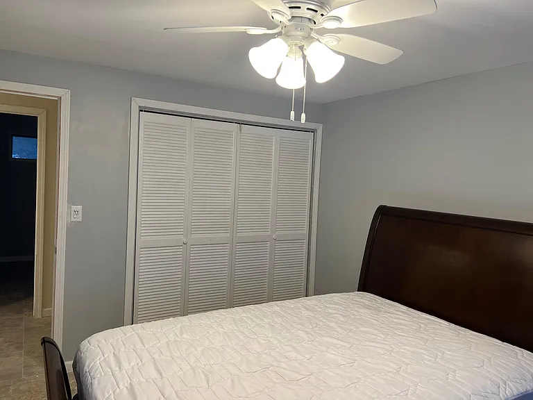 4721 E Hillcrest Dr — Photo 8