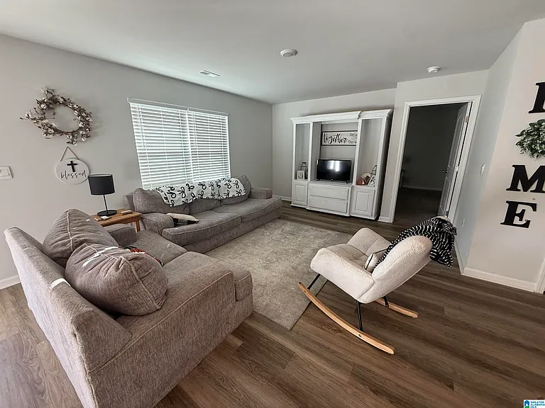 1510 Heritage Cir SE — Photo 9