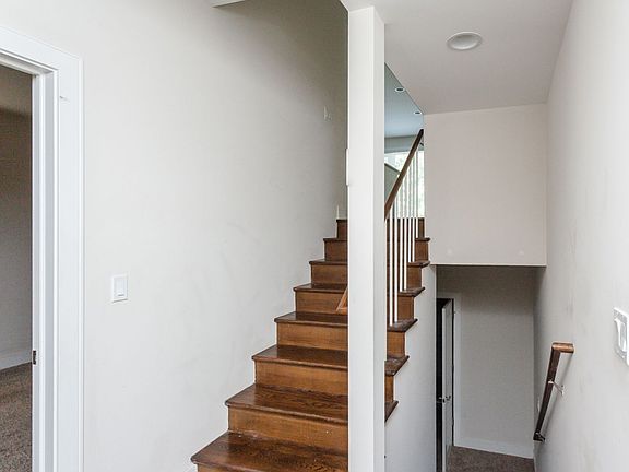 5th image of 3508 N Sacramento Ave #11