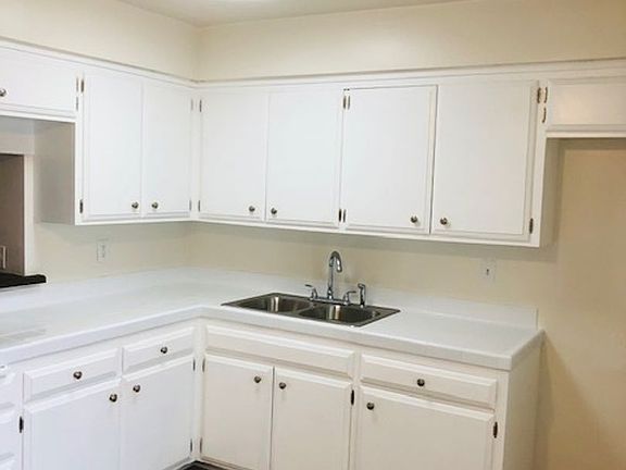 2nd image of 10611-17 Western Ave #202