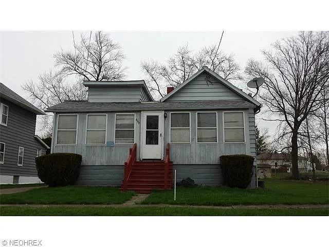 466 Whipple Ave photo 1