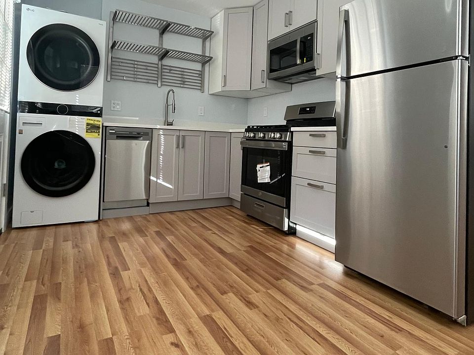 LG Washer/dryer, dishwasher,garbage disposal,5 burner gas self cleaning oven, microwave, refrigerator with ice maker