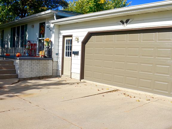 3rd image of 2110 Carney Ave