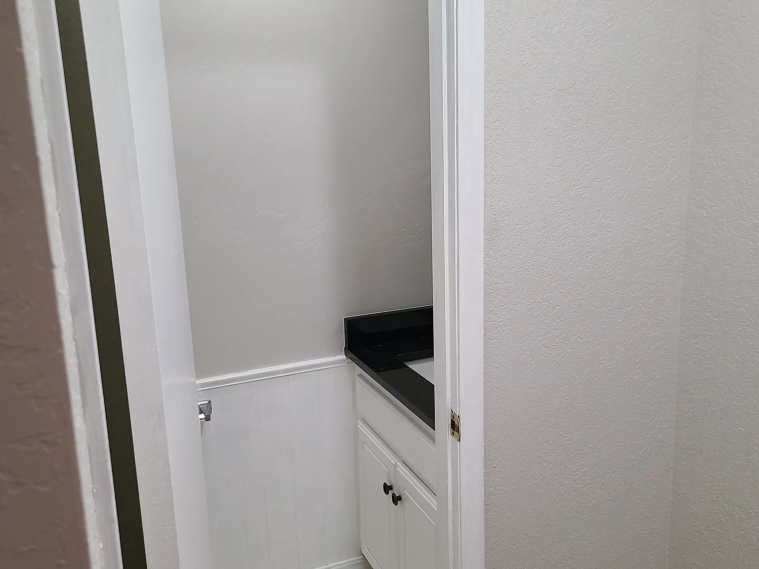 3 bed, 2.5 bath, 1800 sqft, $1,600 — Photo 2