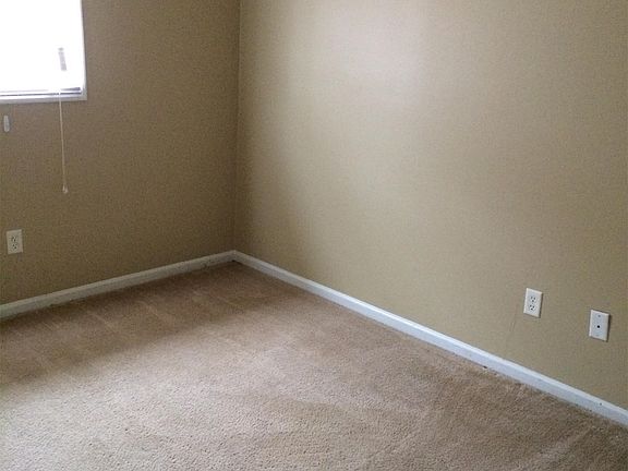 5th image of 928 Villa Dr APT 6