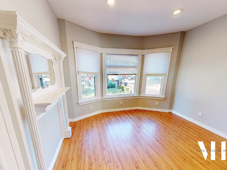 2350 Portland St — Photo 4