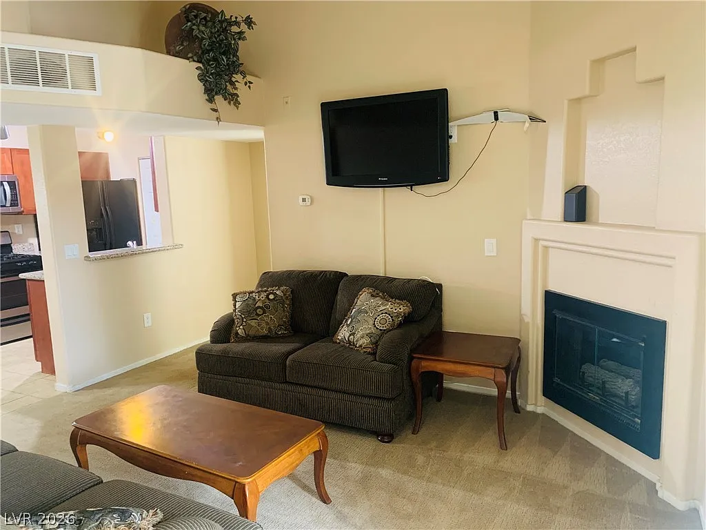2 bed, 2.0 bath, 872 sqft, $1,350 — Photo 2