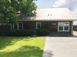 2200 Canal Cove Rd, Lake Waccamaw, NC 28450