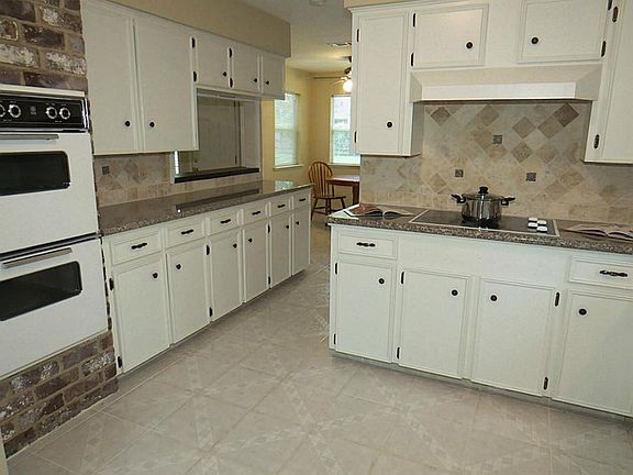 Plenty of cabinet space and double ovens for special family gatherings