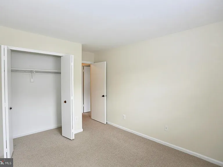 2215 N Somerset St — Photo 16
