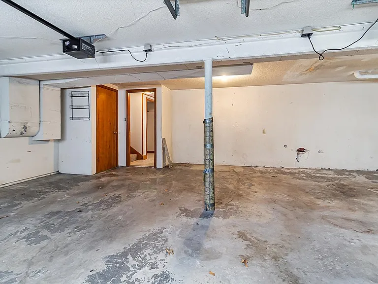 318 Goodrich Dr — Photo 31