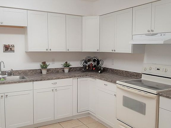 3rd image of 626 Avenida Perea