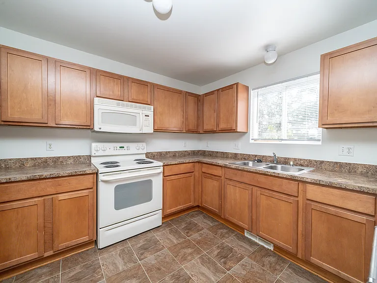 223 Tucker St — Photo 4