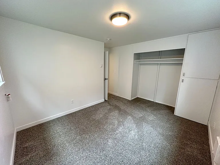 501 Malden Ave E — Photo 18