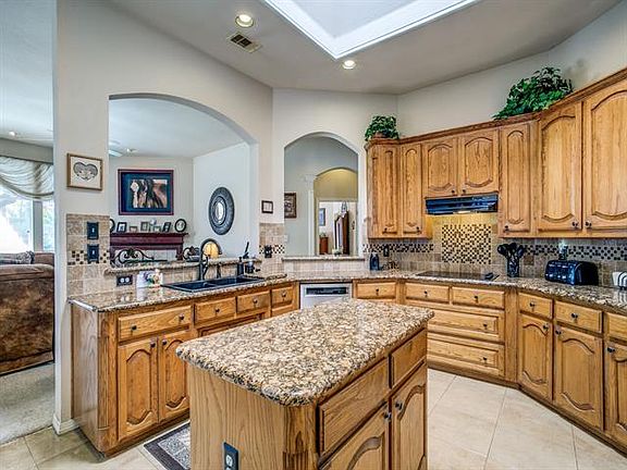 4th image of 9216 Glenhaven Ct