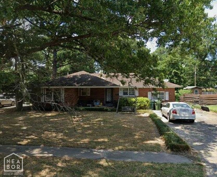 1st image of 1004 W Hardin St