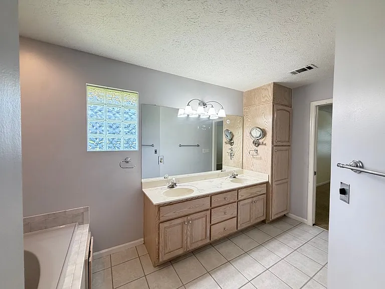 4034 Kristanna Dr — Photo 45