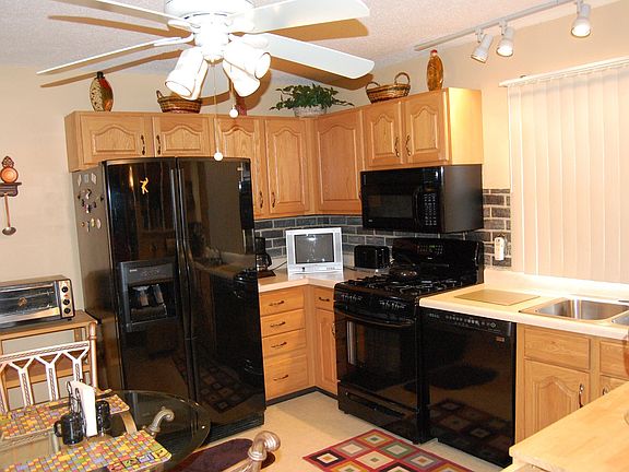 Kitchen has new Kenmore appliances