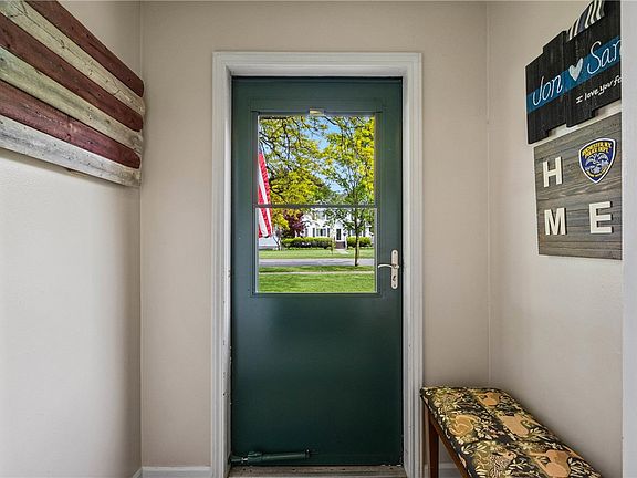 4th image of 75 Brooklawn Dr