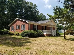 226 Deatherage Rd, Mount Airy, NC 27030