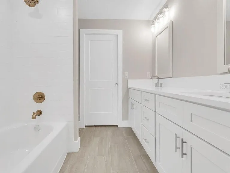 889 Dunbar St — Photo 11