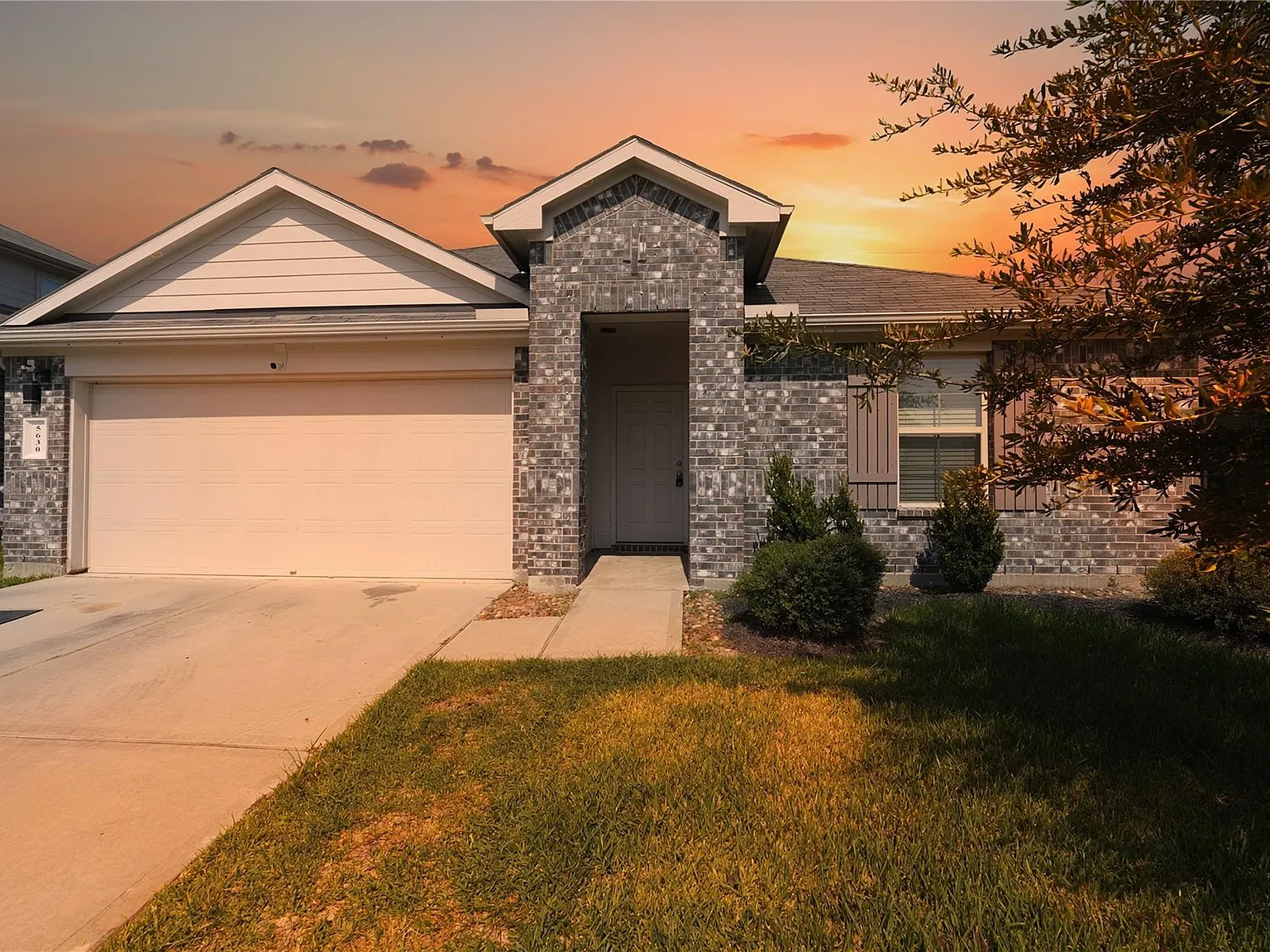 5 bed, 3.0 bath, 1836 sqft, $2,600 — Photo 3