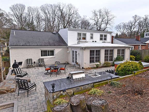3rd image of 6212 Tally Ho Ln