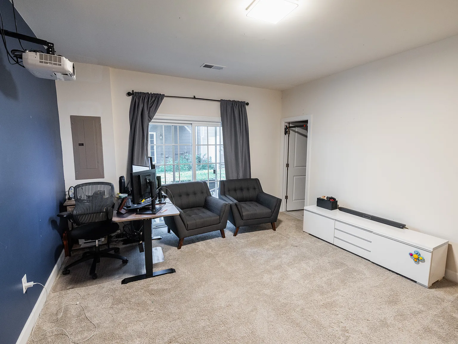 3 bed, 3.5 bath, 2133 sqft, $3,050 — Photo 2