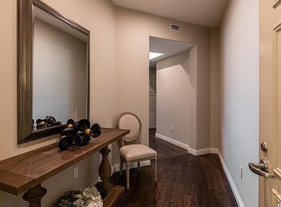4th image of 619 Caruso Ave
