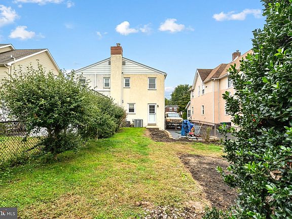 3rd image of 2609 Chestnut Ave