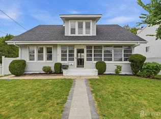 18 Fox Rd, Edison, NJ 08817