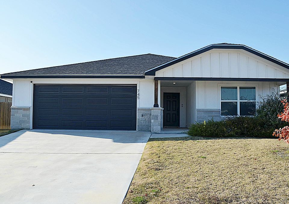 1st image of 745 Freedom Cir