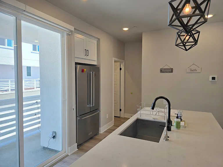 1488 W Sunrise Ln — Photo 6