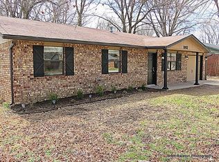 1002 SE 11th St, Bentonville, AR 72712