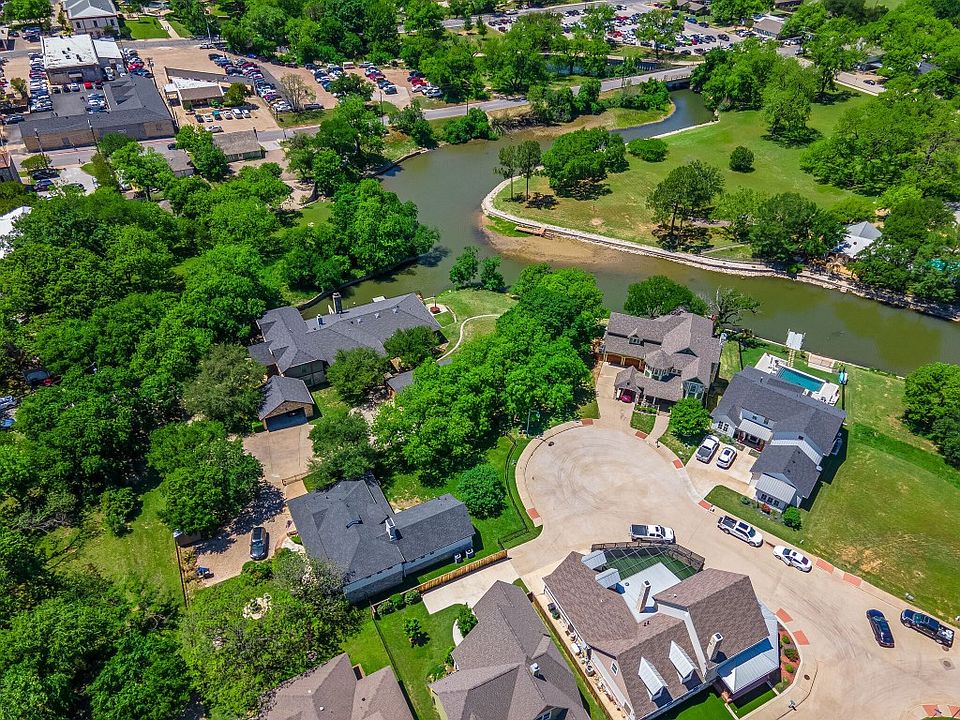 1st image of 301 Mary Lou Ct